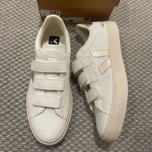 Brand new with box Veja Recife three strap metallic sneaker